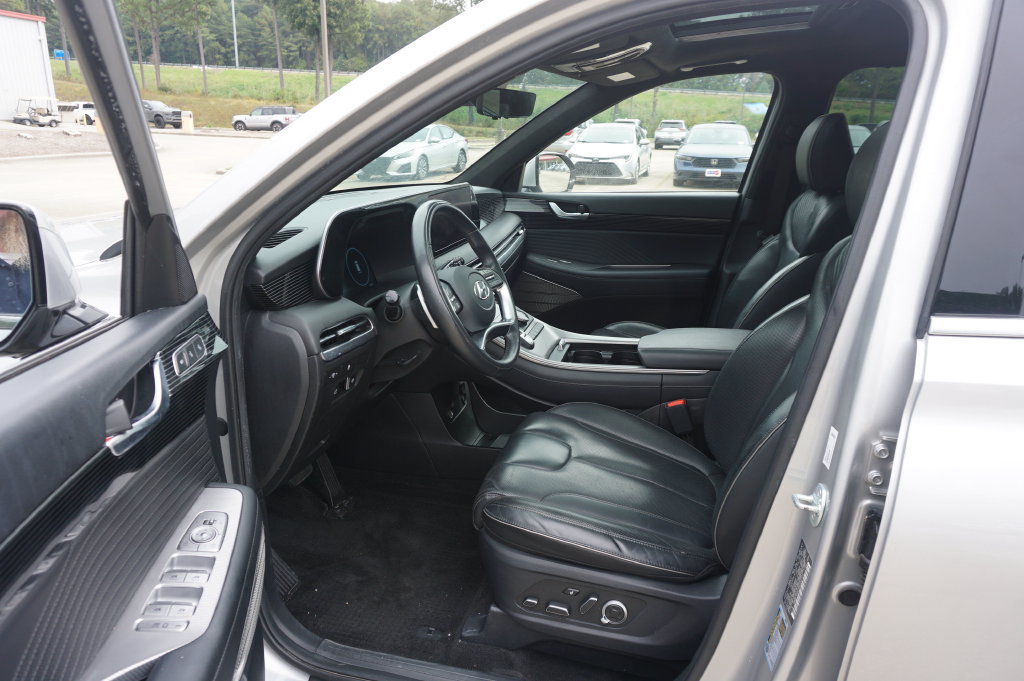 Used 2024 Hyundai Palisade Calligraphy FWD image 2