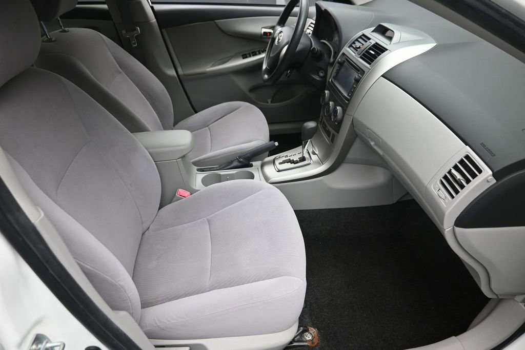 Used 2013 Toyota Corolla LE FWD image 7