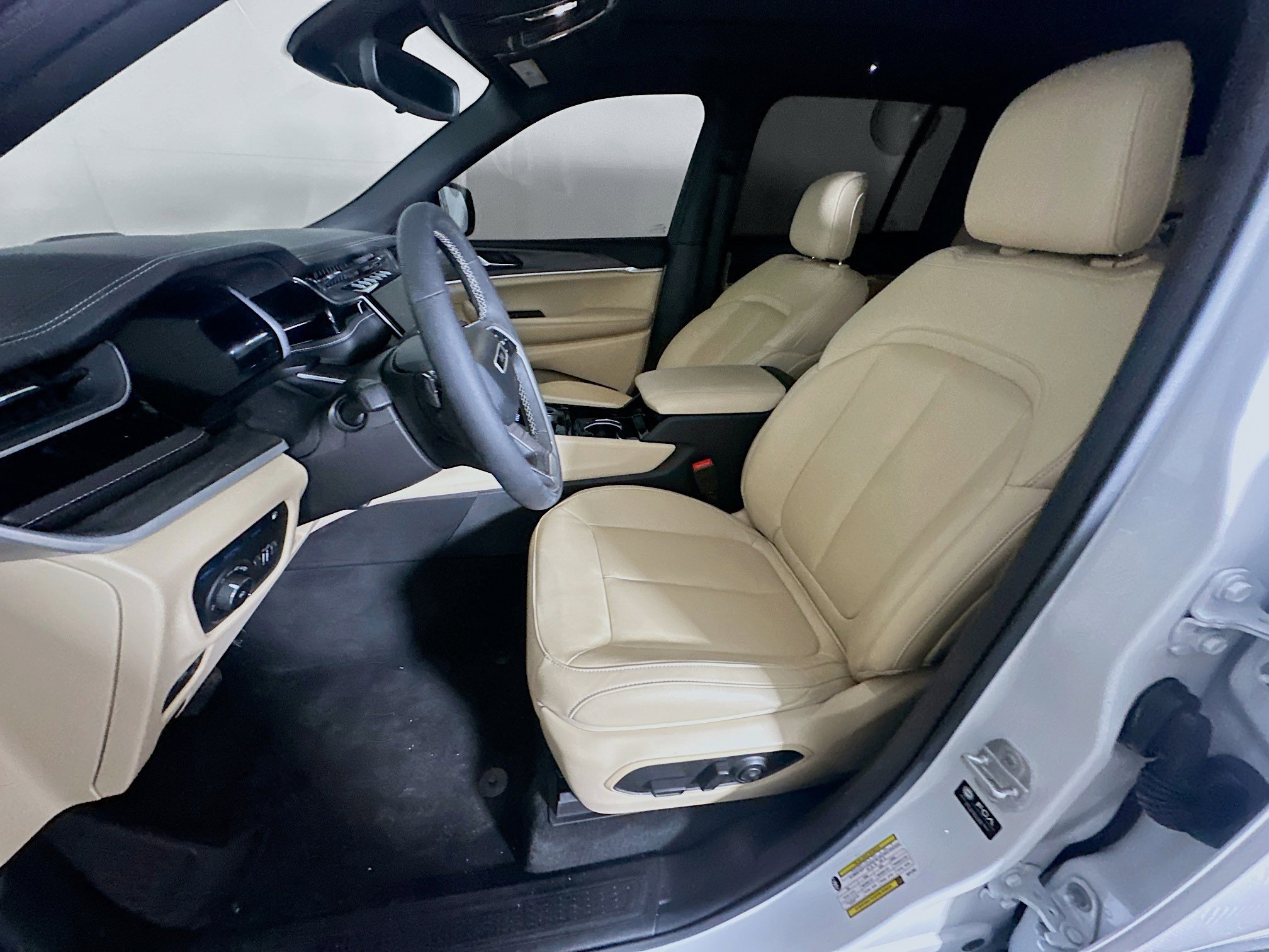 Used 2022 Jeep Grand Cherokee Limited 4xe image 13