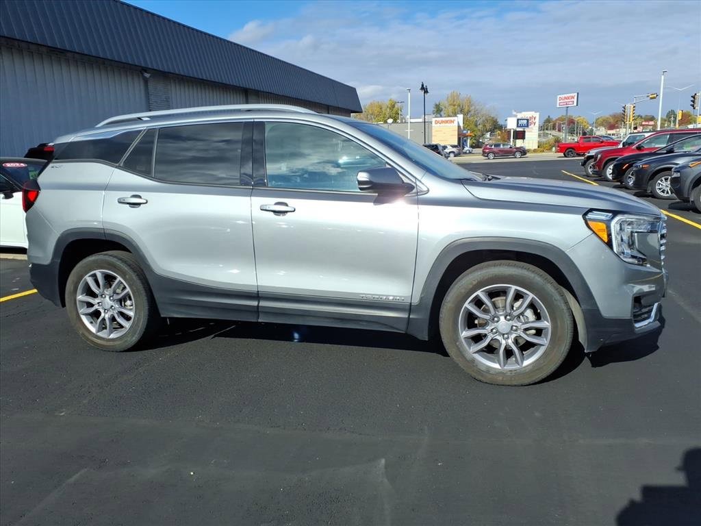 Certified 2024 GMC Terrain SLT image 2