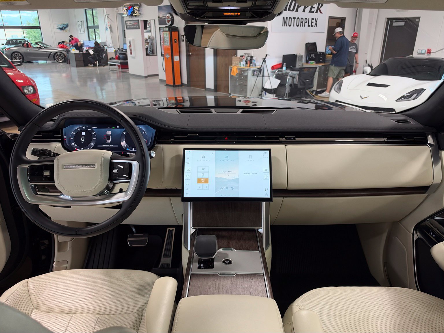 Used 2024 Land Rover Range Rover SE AWD/4WD image 15