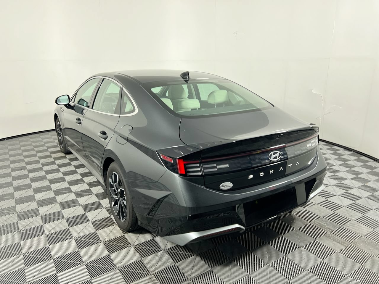 Used 2024 Hyundai Sonata SEL FWD image 5