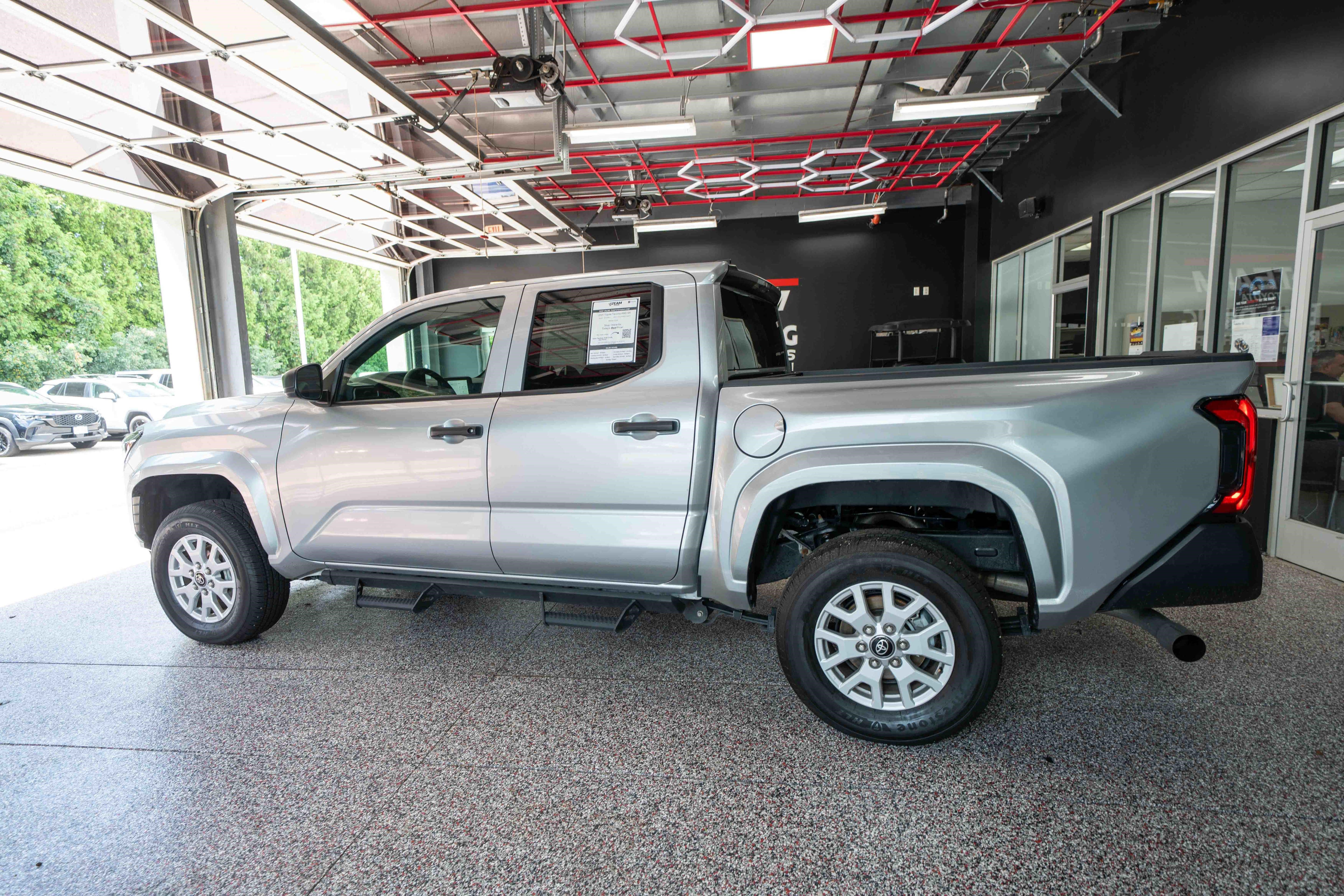 Used 2025 Toyota Tacoma SR w/ SR Upgrade Package AWD/4WD image 2