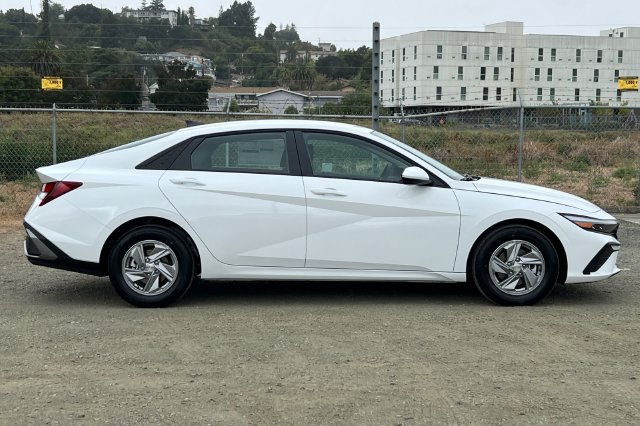 New 2026 Hyundai Elantra SE FWD image 5