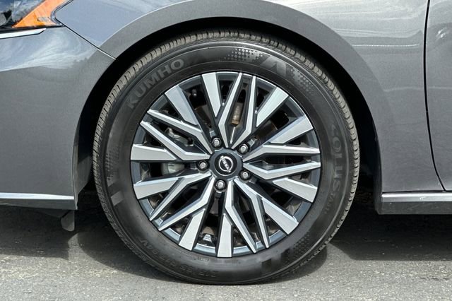 Used 2025 Nissan Altima 2.5 SV FWD image 32