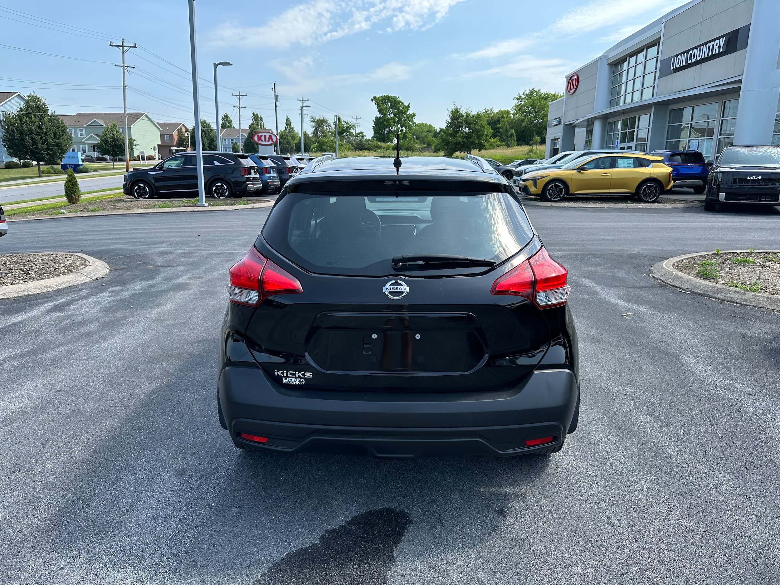 Used 2019 Nissan Kicks S FWD image 6