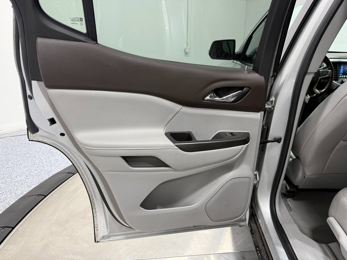 Used 2020 GMC Acadia SLT w/ LPO, Cargo Package image 41