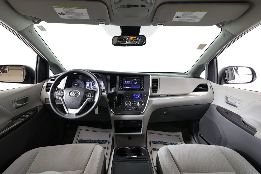 Used 2018 Toyota Sienna LE FWD image 25