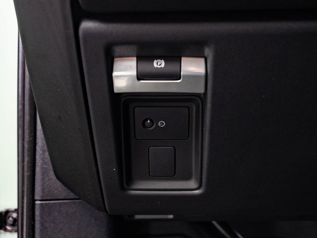 Used 2023 Land Rover Defender 110 75th Limited Edition image 42