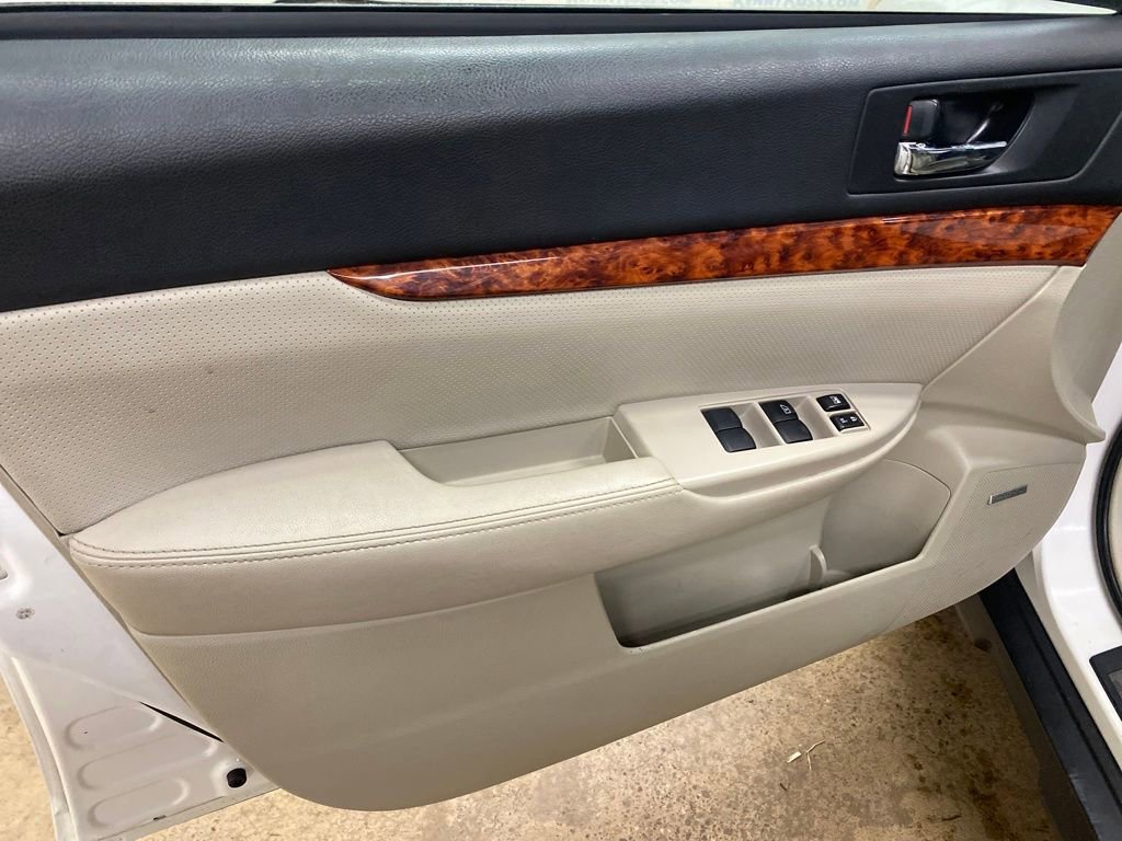 Used 2012 Subaru Outback 2.5i Limited image 8