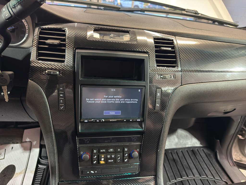 Used 2010 Cadillac Escalade Luxury AWD/4WD image 18