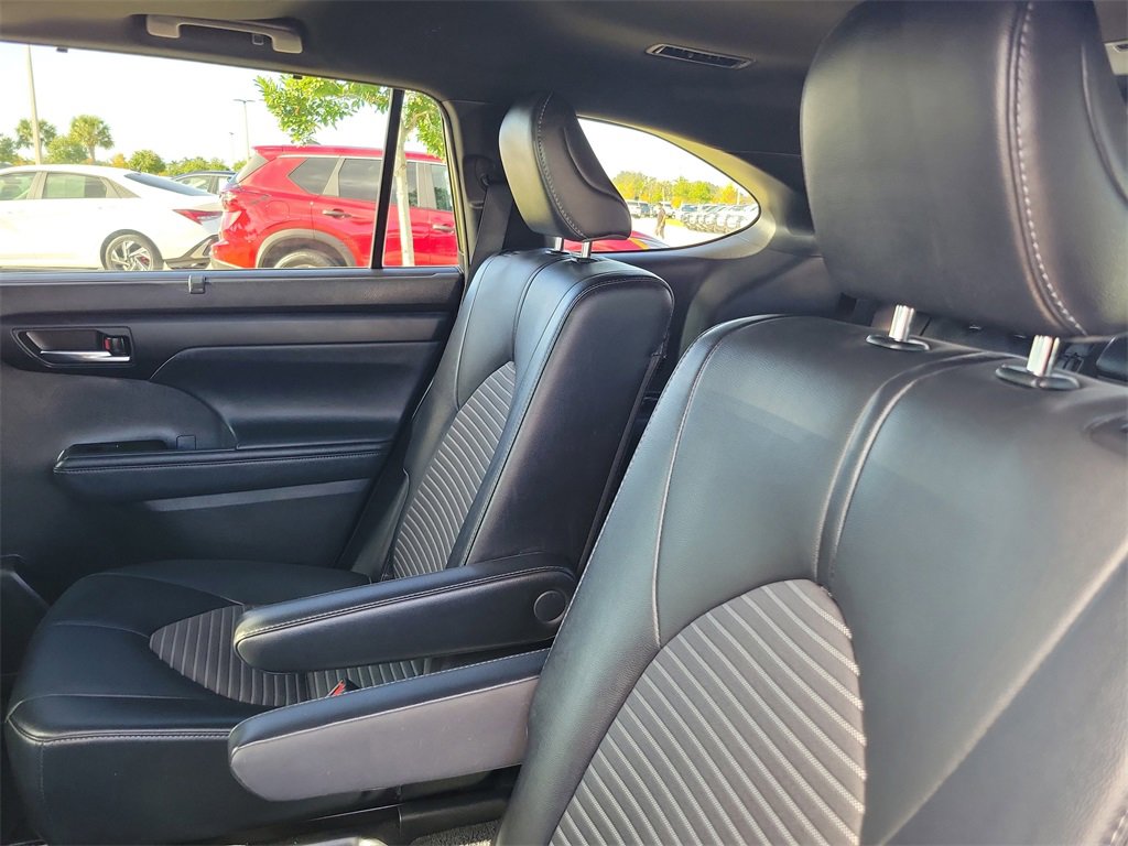 Used 2021 Toyota Highlander XSE image 15