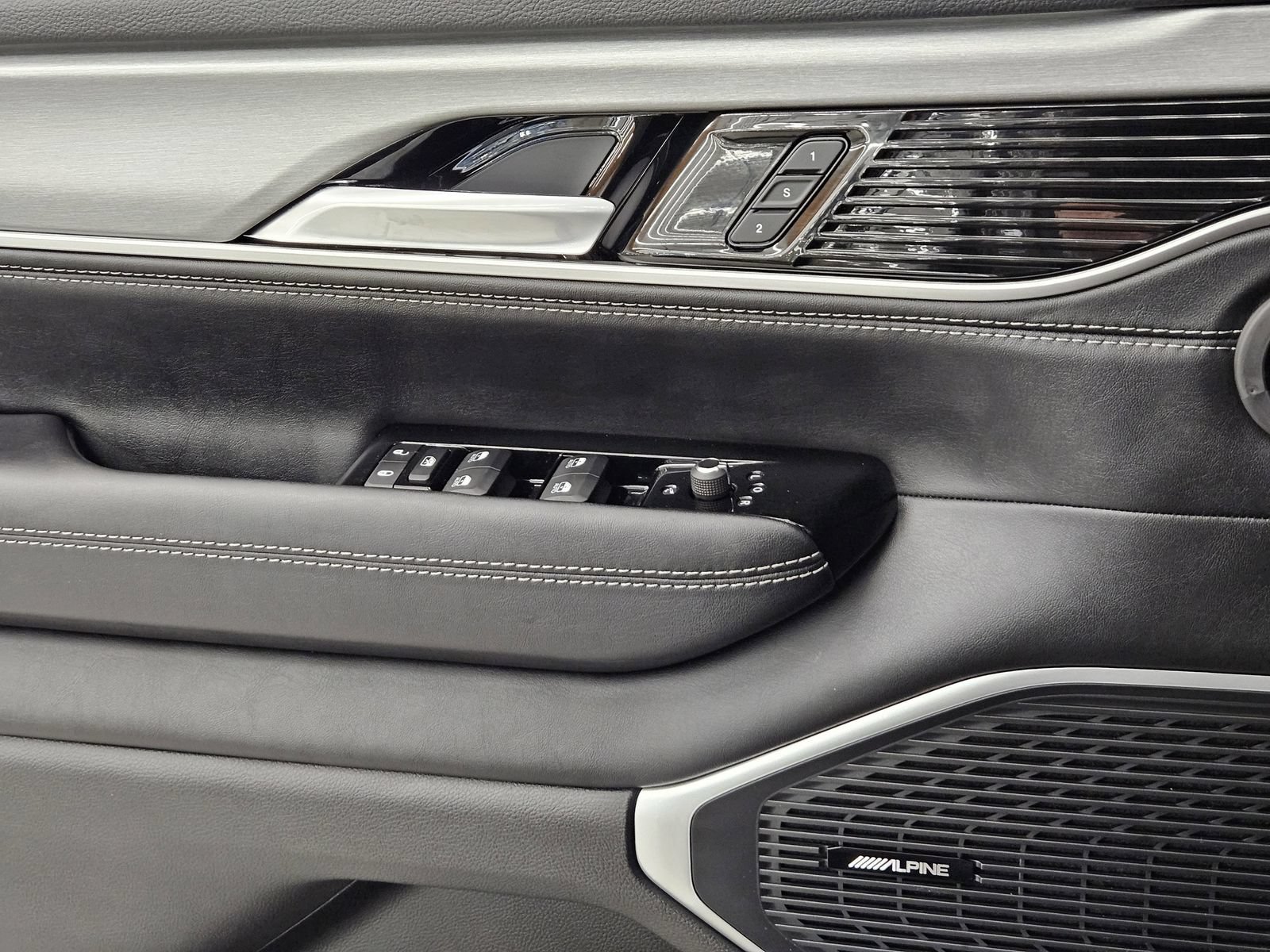New 2026 Jeep Grand Wagoneer 4WD w/ Premium Group I image 25