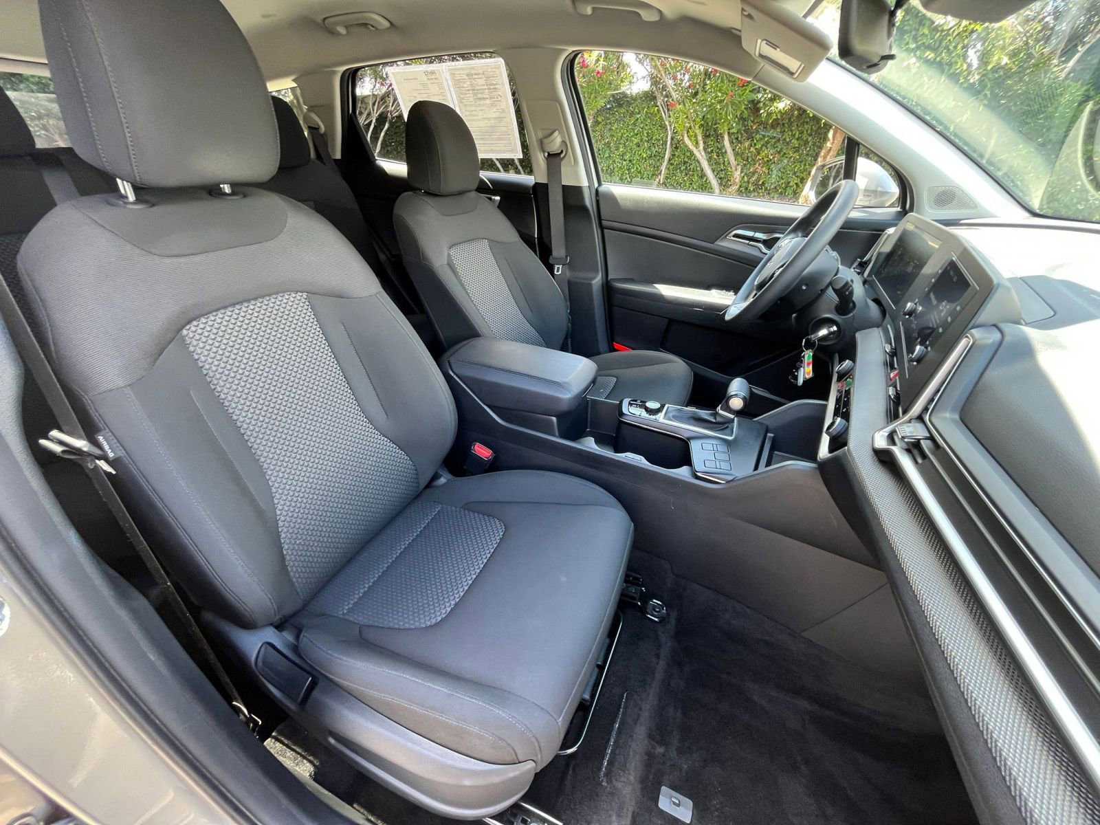 Used 2025 Kia Sportage LX image 35