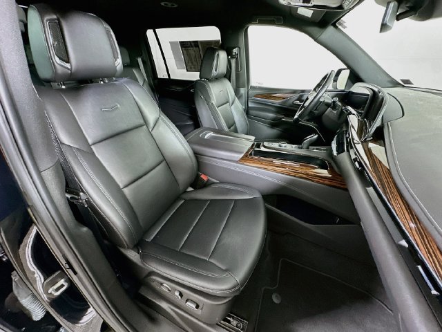 Used 2024 Cadillac Escalade ESV Luxury AWD/4WD image 35