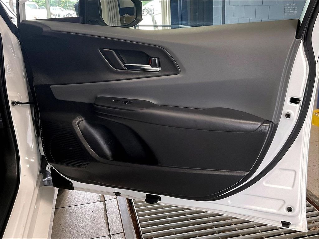 Used 2024 Toyota Prius XLE AWD/4WD image 12