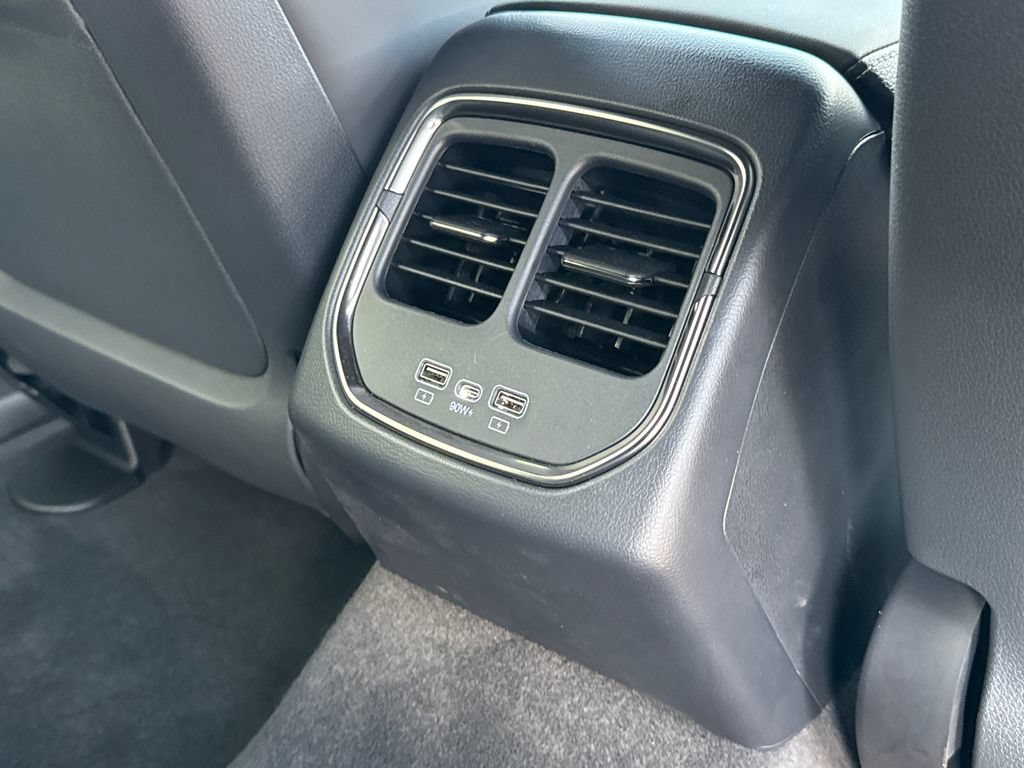 New 2025 VinFast VF 8 Plus AWD/4WD image 18