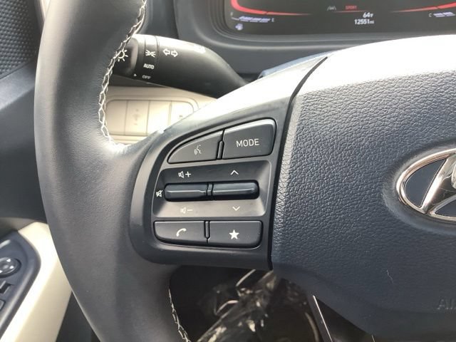 Certified 2025 Hyundai Venue Limited FWD image 19