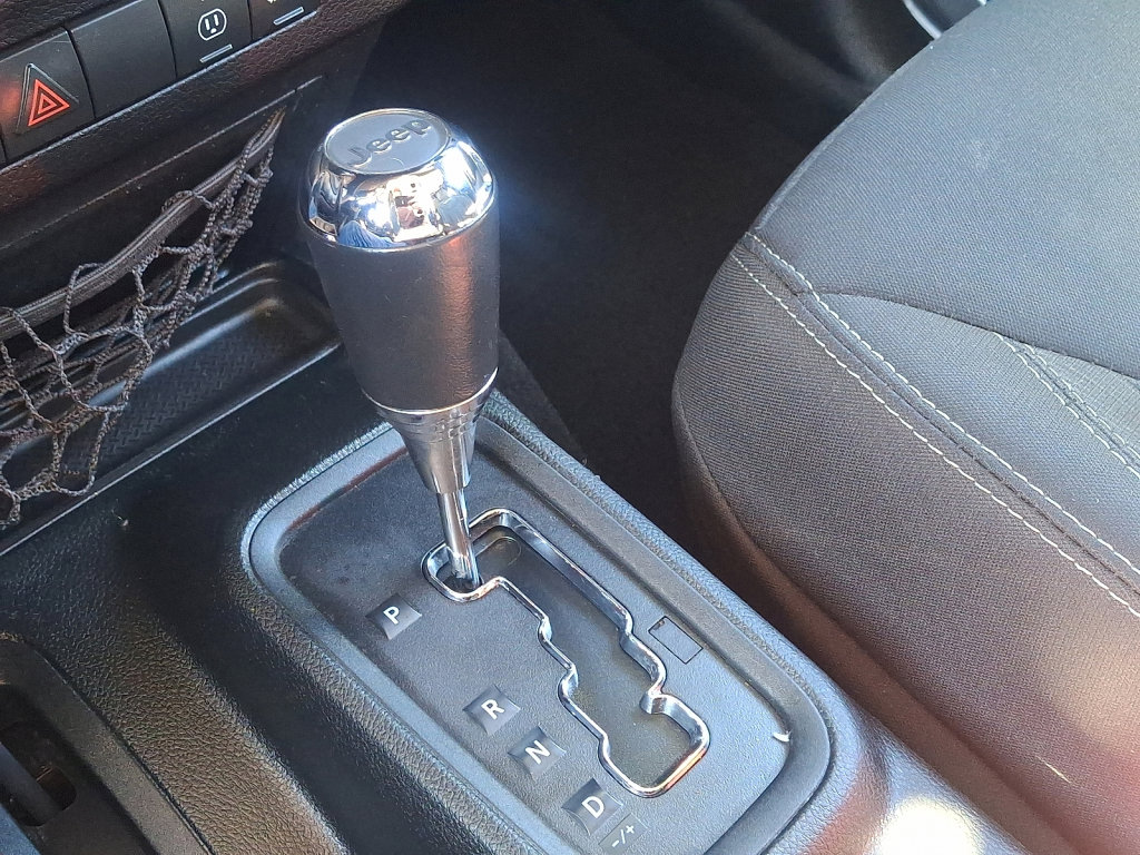 Used 2018 Jeep Wrangler Unlimited Rubicon w/ Cold Weather Group image 30