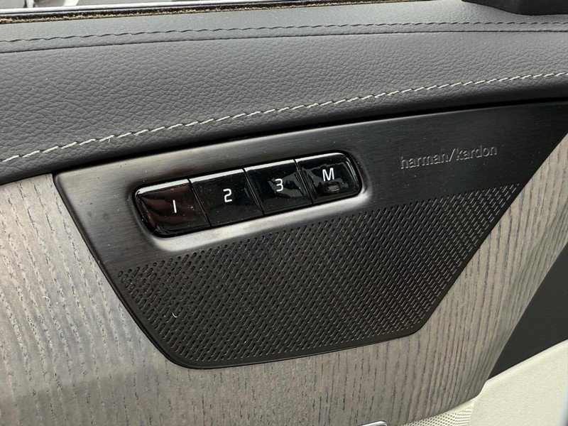 Certified 2023 Volvo XC90 T8 Ultimate w/ Protection Package Premier image 16