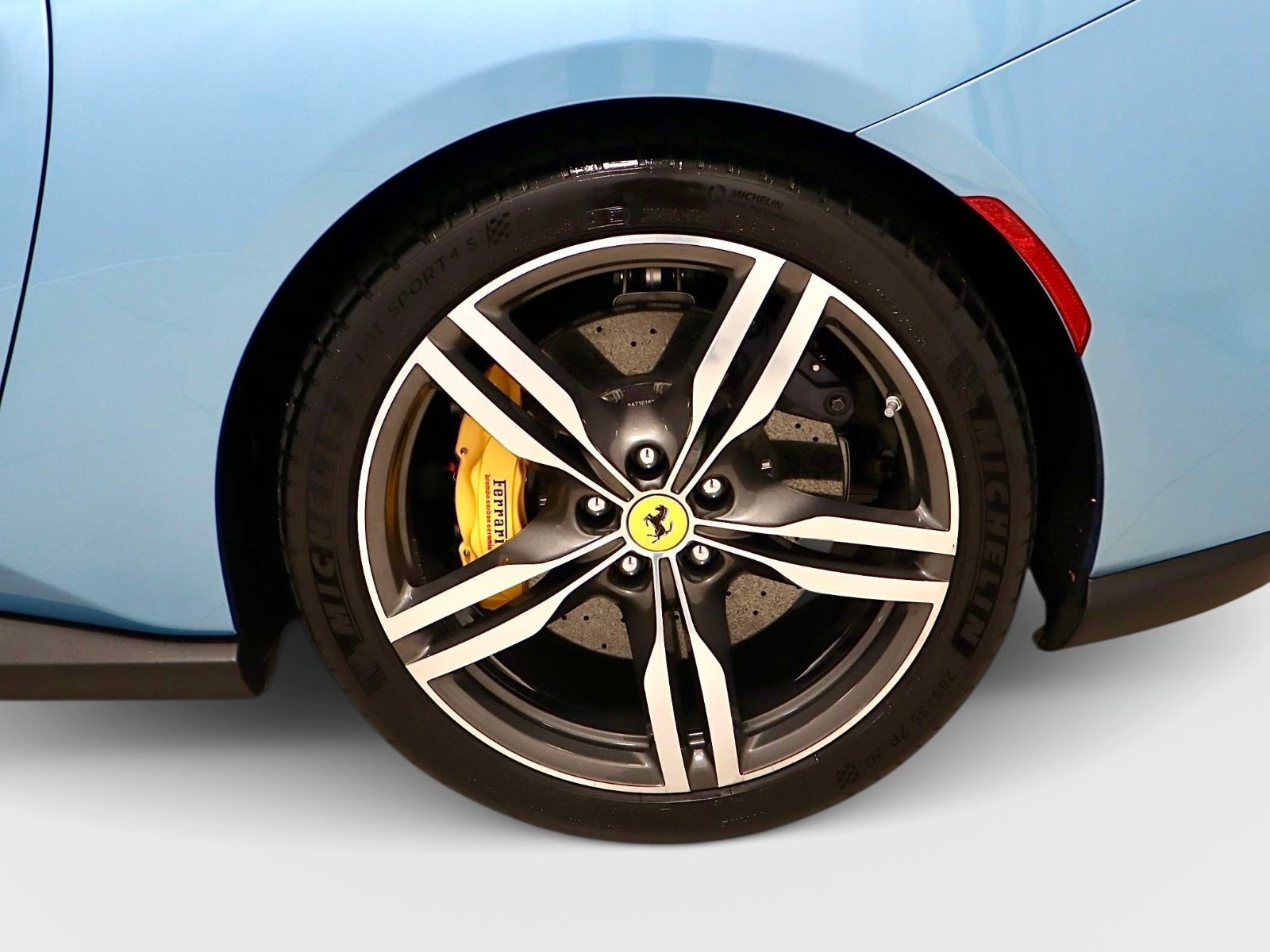 Certified 2022 Ferrari Portofino M RWD image 9