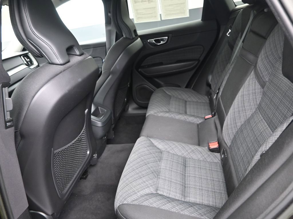 Certified 2023 Volvo XC60 B5 Core image 11