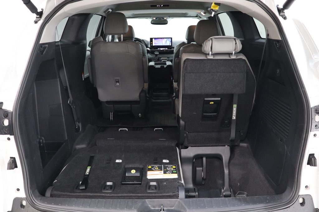Used 2025 Toyota Sienna XLE w/ XLE Plus Package AWD/4WD image 38