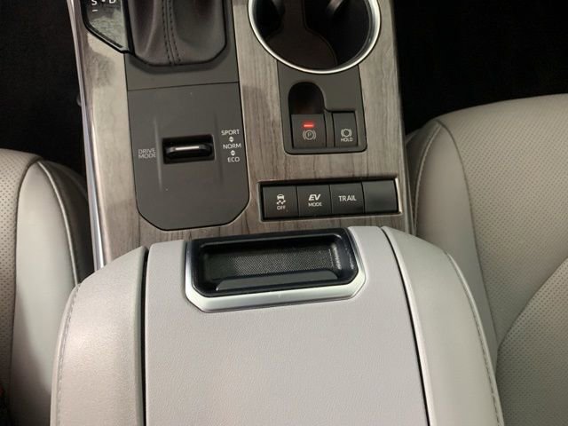 Used 2021 Toyota Highlander Platinum image 29