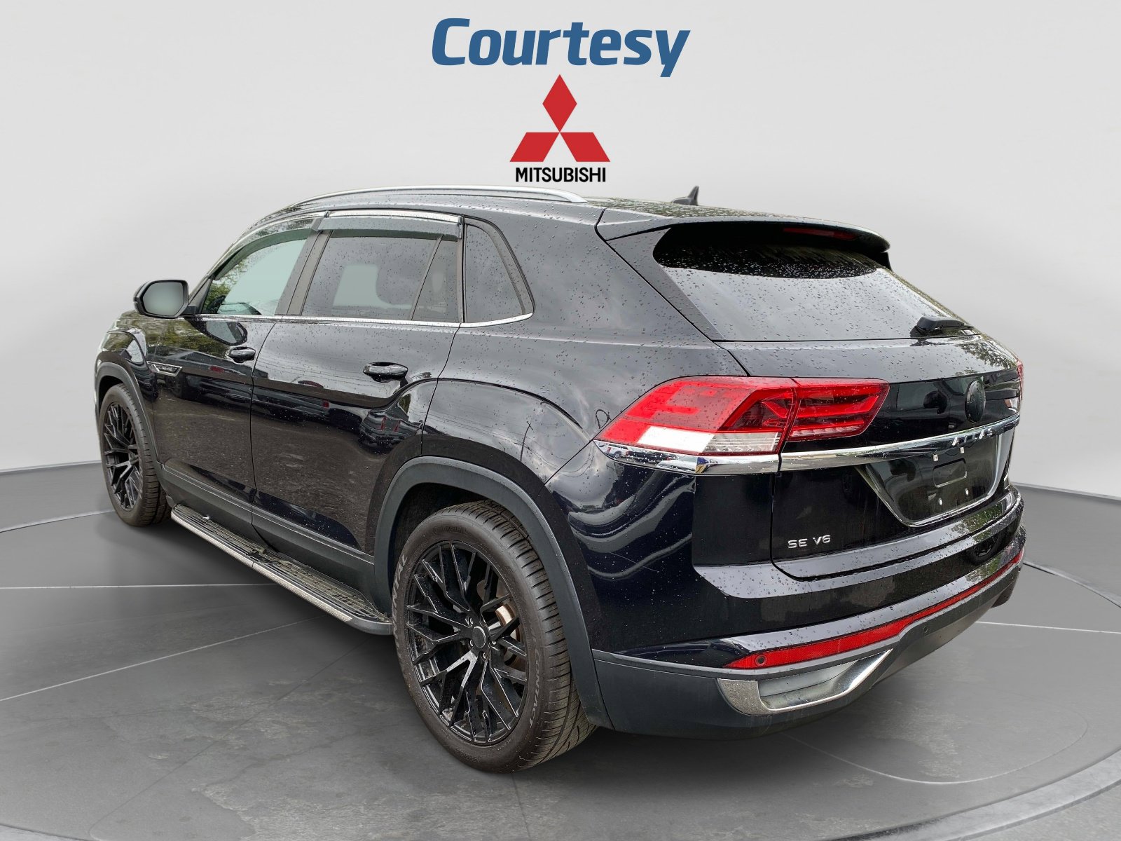 Used 2020 Volkswagen Atlas Cross Sport SE AWD/4WD image 3