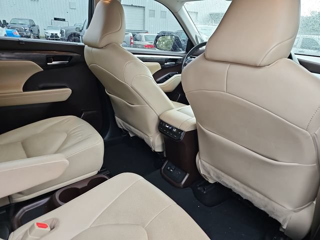 Used 2021 Toyota Highlander Platinum FWD image 11