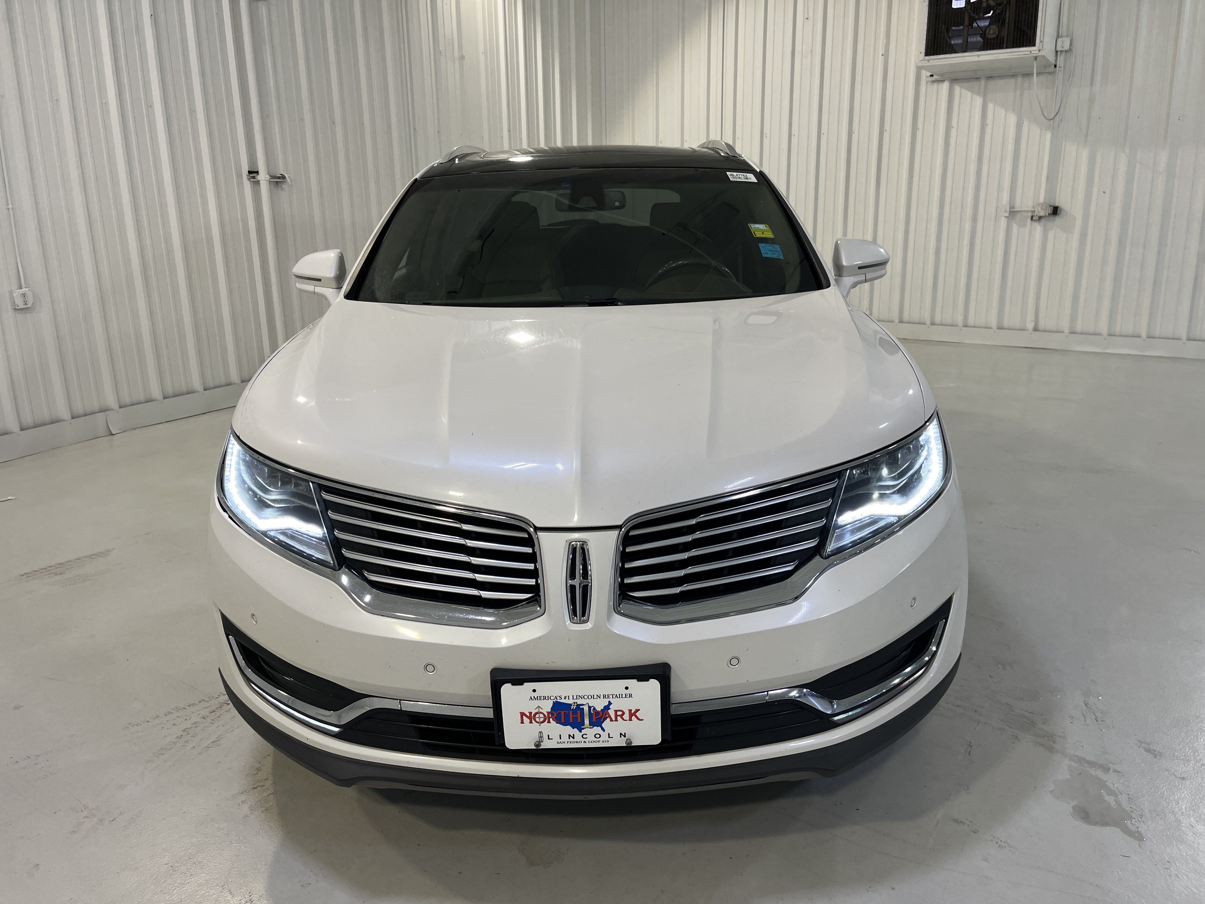 Used 2016 Lincoln MKX Reserve w/ Luxury Package AWD/4WD image 23