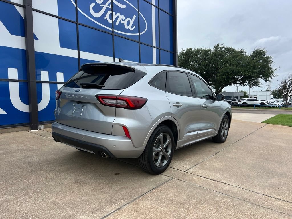 Used 2024 Ford Escape ST-Line w/ Tech Pack #1 FWD image 8