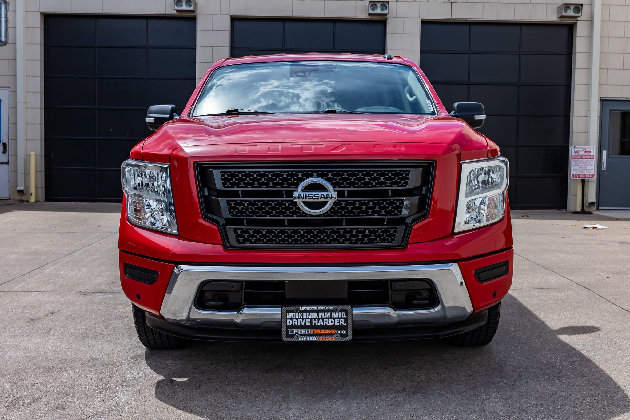 Used 2020 Nissan Titan SV w/ SV Convenience Package AWD/4WD image 2