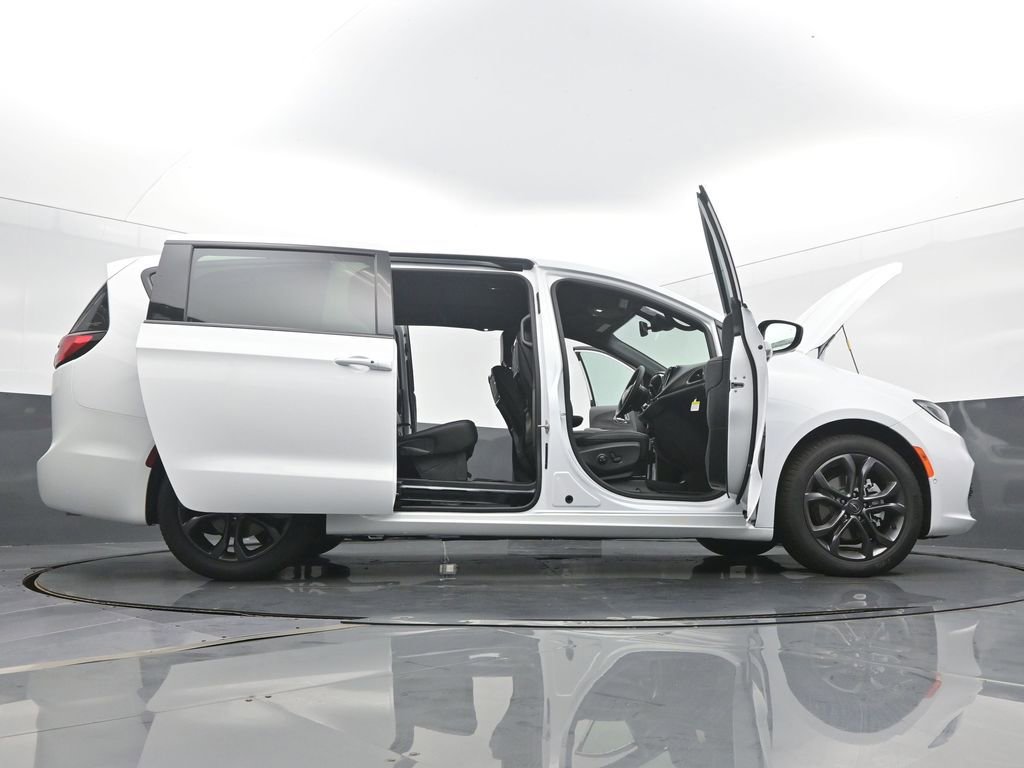 New 2026 Chrysler Pacifica Select image 61