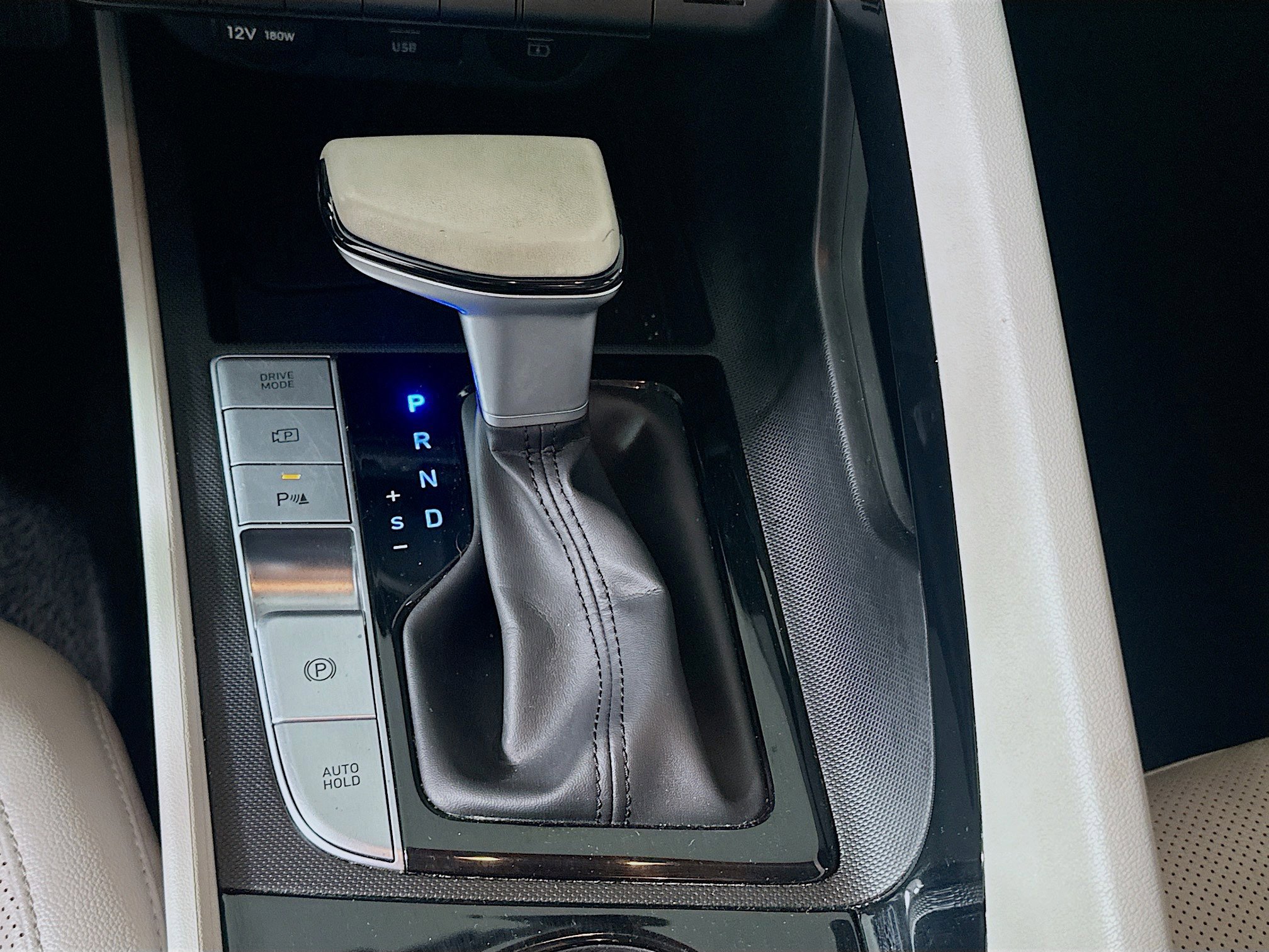 Used 2024 Hyundai Elantra Limited image 25