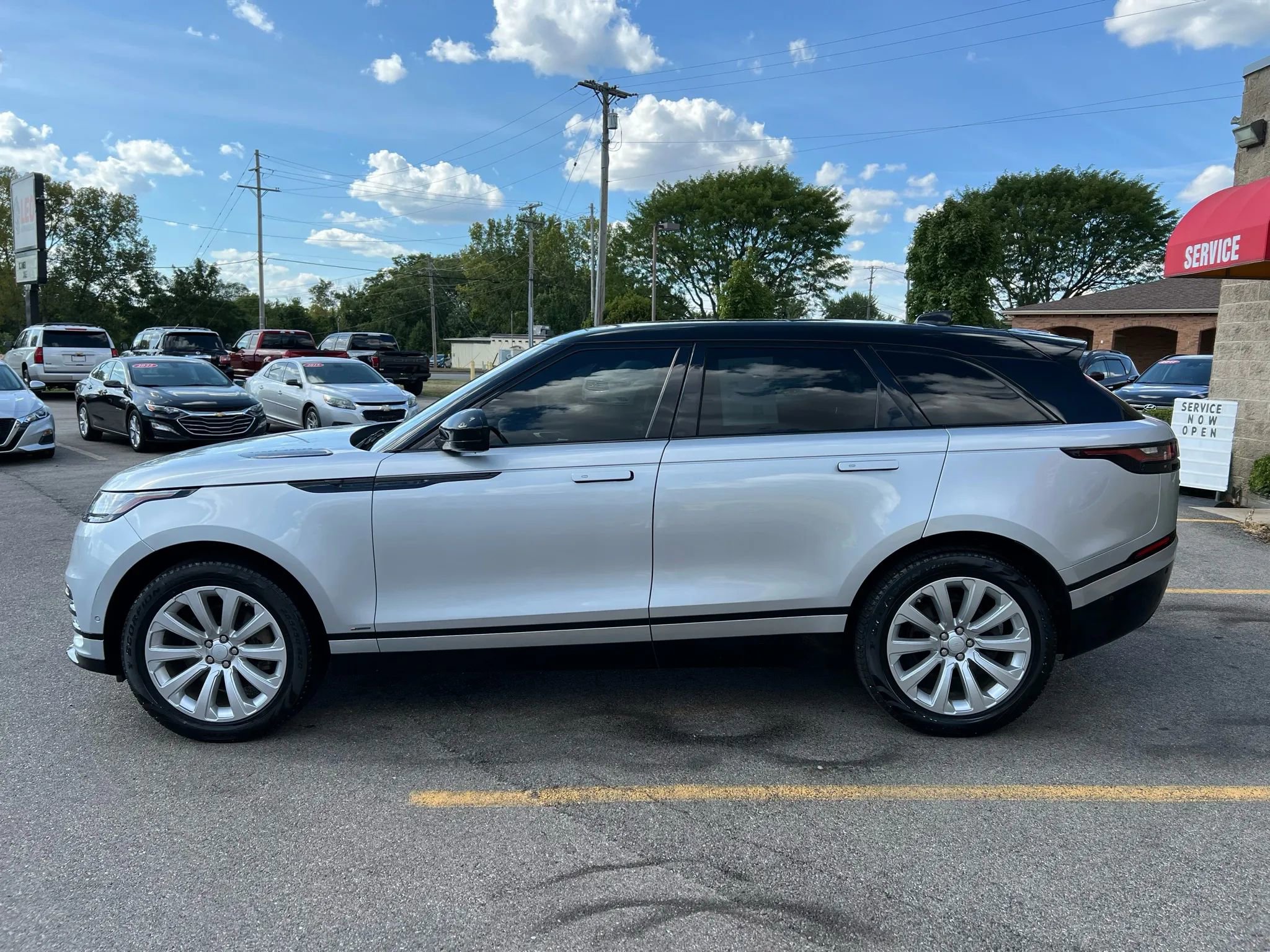 Used 2018 Land Rover Range Rover Velar R-Dynamic SE image 8