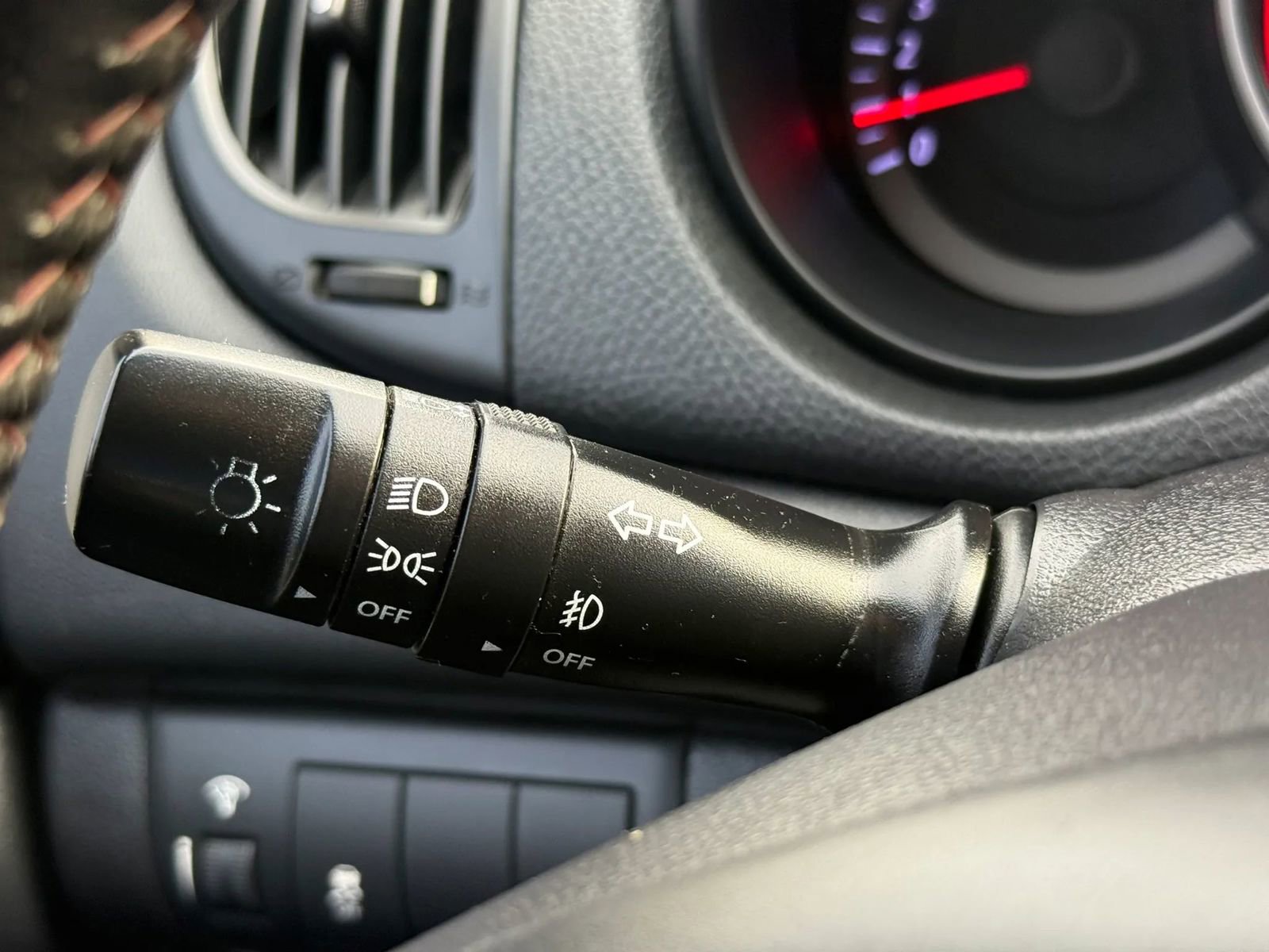 Used 2010 Kia Forte Koup SX image 21