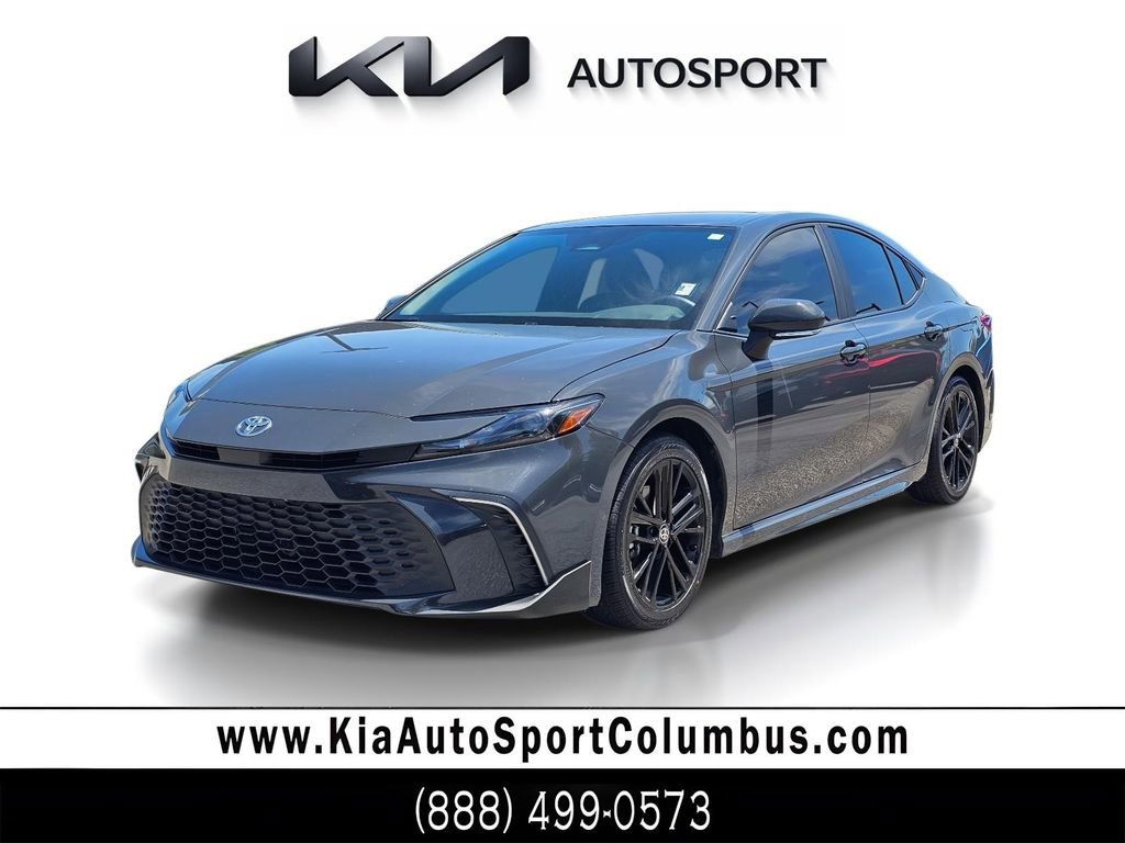 Used 2025 Toyota Camry SE FWD image 1