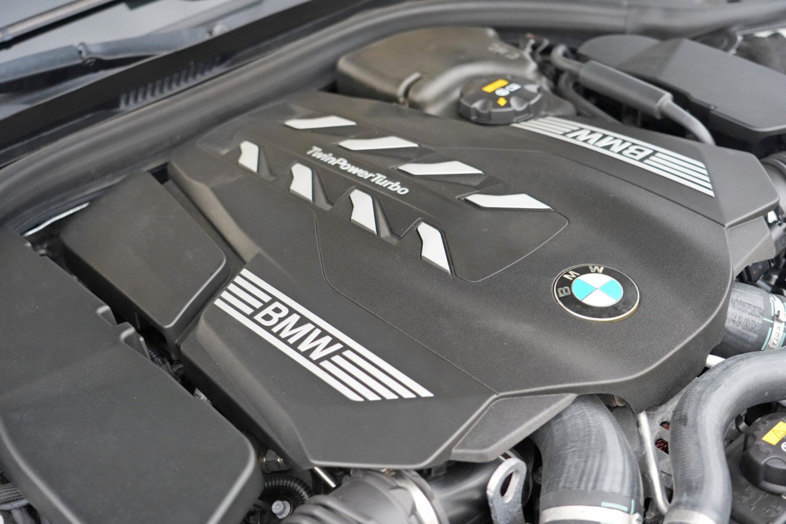 Used 2020 BMW 750i xDrive w/ Executive Package AWD/4WD image 9