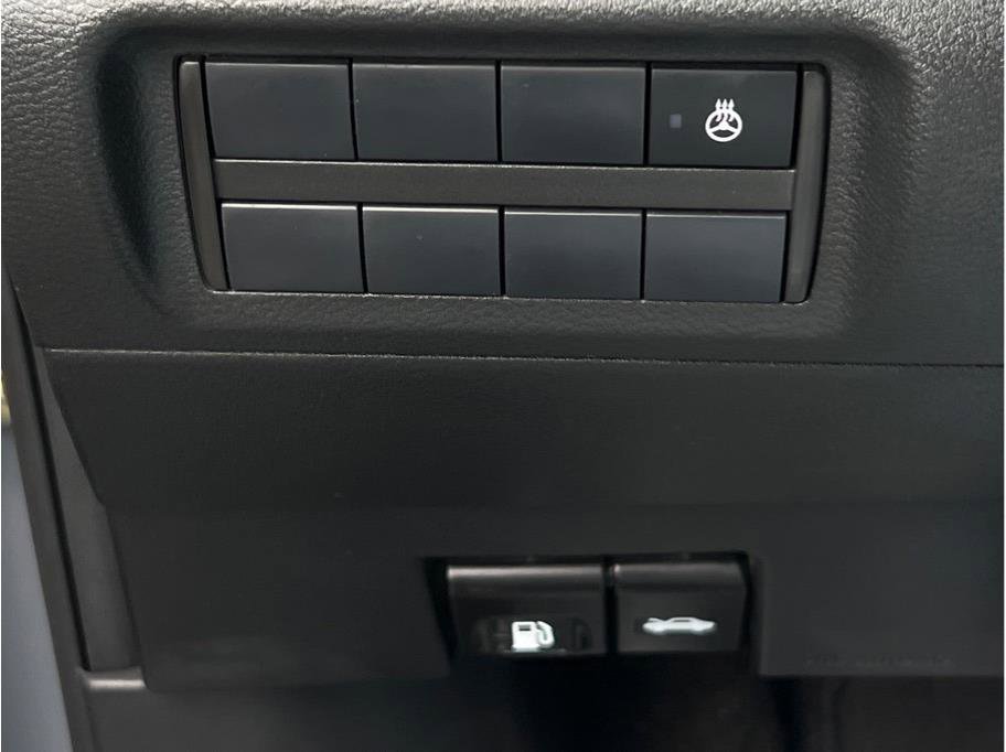 Used 2023 Nissan Kicks SR w/ SR Premium Package FWD image 21