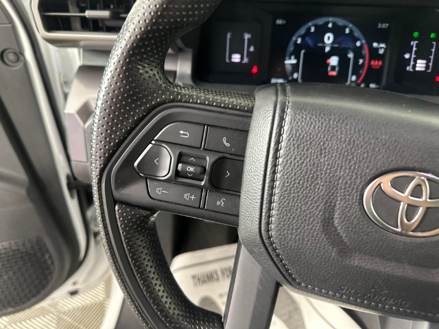 Used 2025 Toyota Tacoma SR5 AWD/4WD image 13