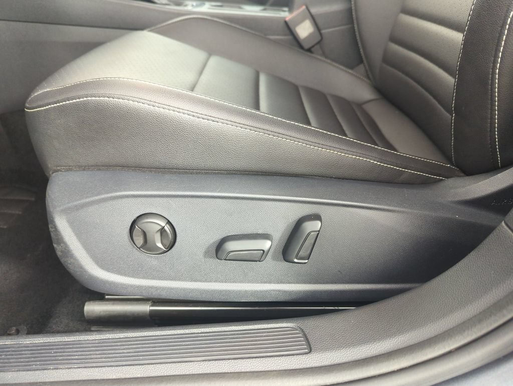 Used 2024 Volkswagen Jetta SE FWD image 12