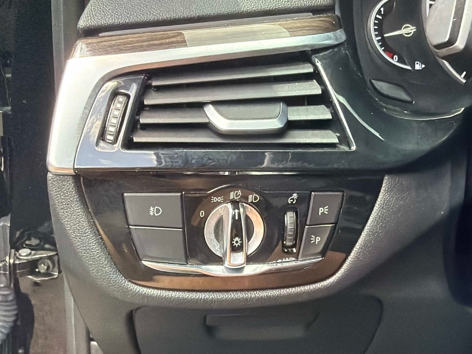 Used 2018 BMW 530e xDrive AWD/4WD image 28