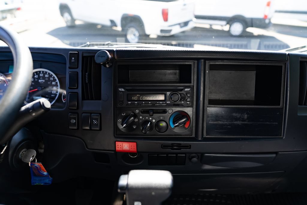 Used 2023 Isuzu NPR RWD image 13