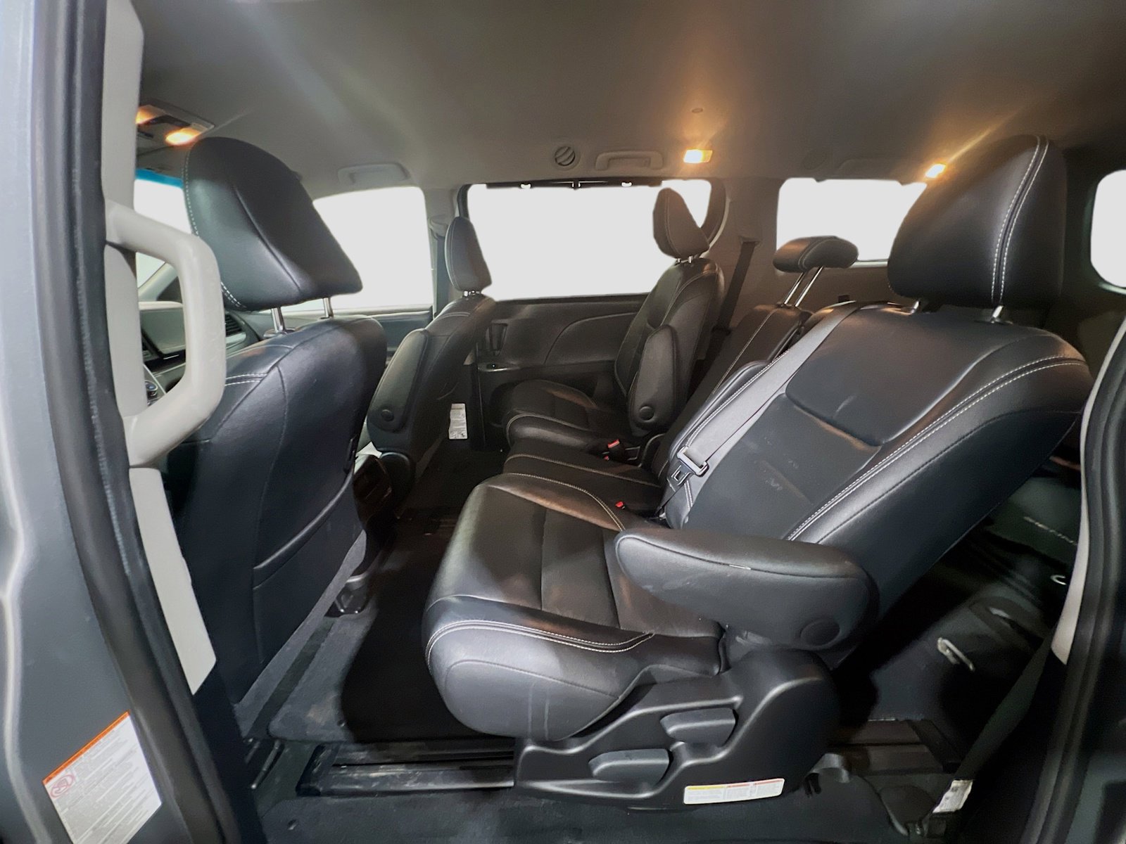 Used 2017 Toyota Sienna SE image 16