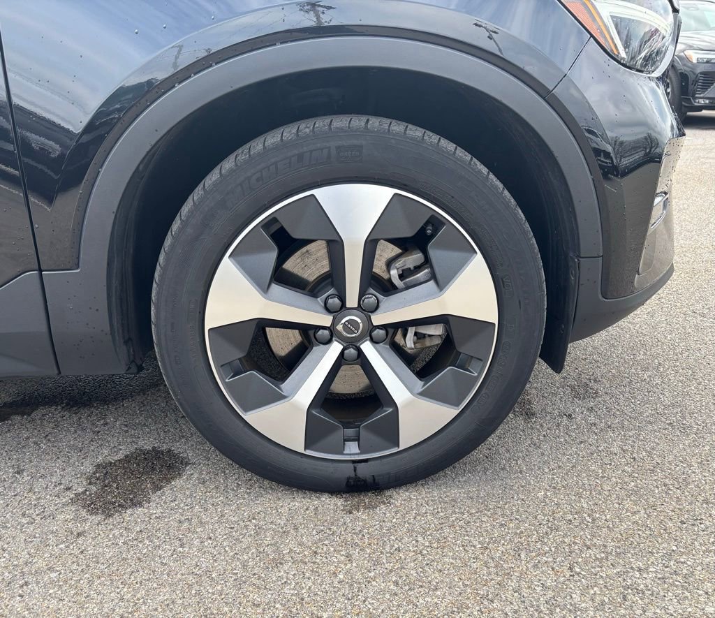 Used 2024 Volvo XC40 B5 Core image 33