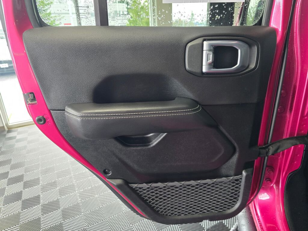 Used 2022 Jeep Wrangler Unlimited Sahara image 36