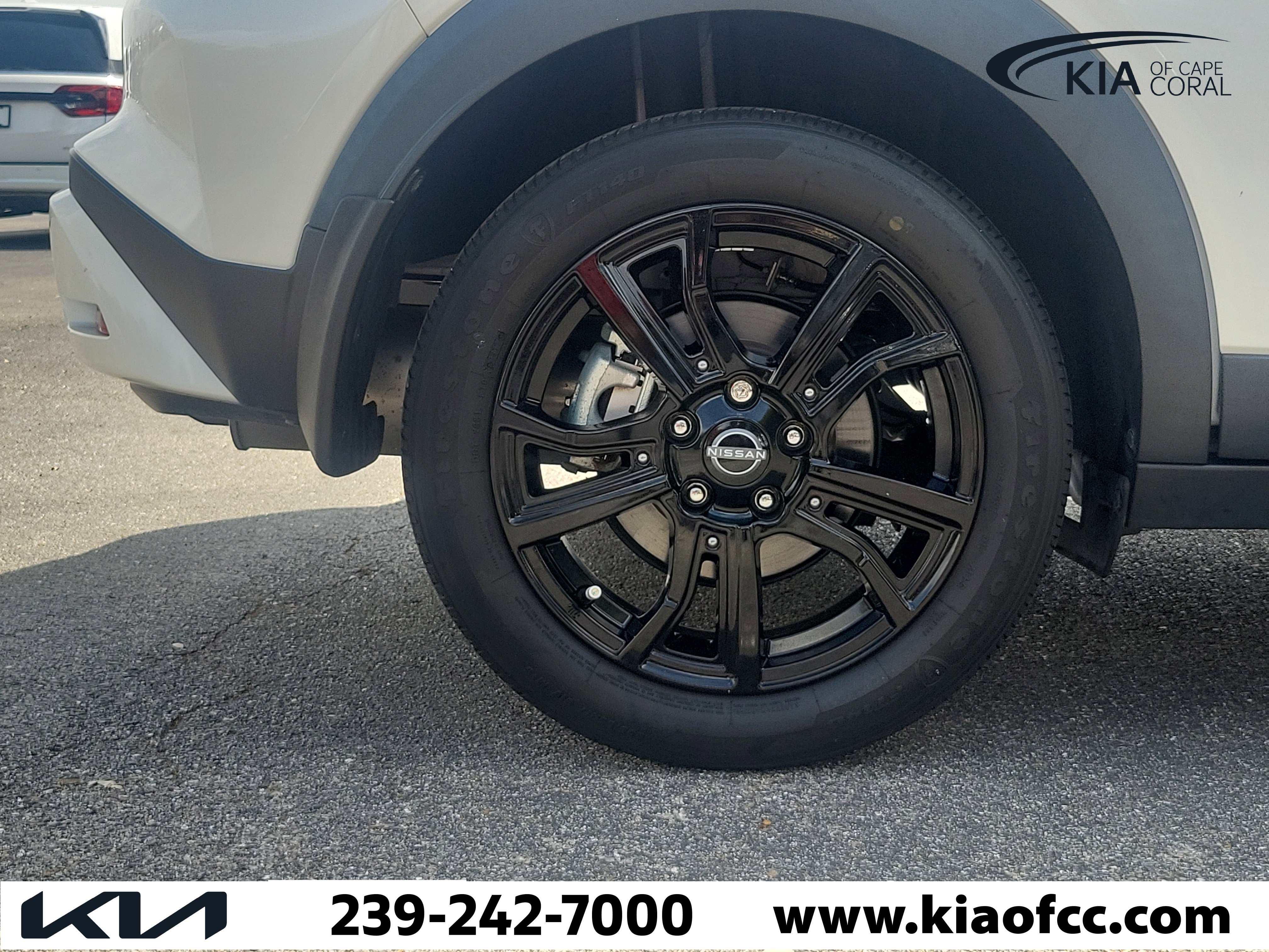 Used 2023 Nissan Kicks SR w/ SR Premium Package FWD image 7