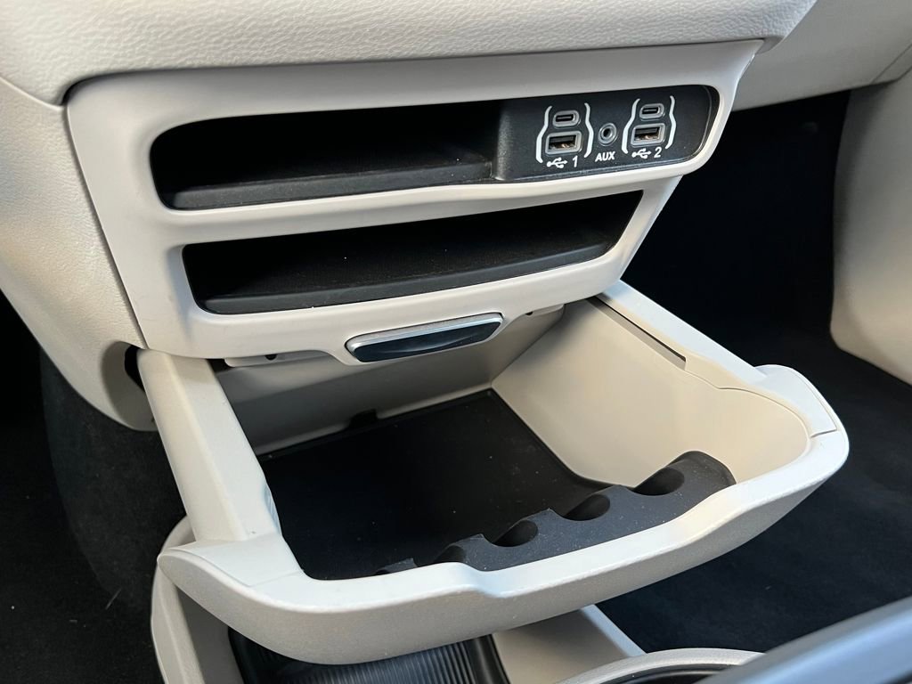 Used 2024 Chrysler Pacifica Touring-L image 28