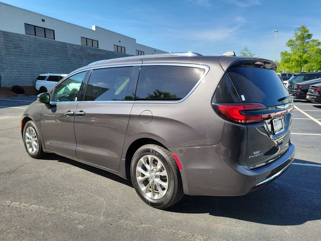 Used 2021 Chrysler Pacifica Touring-L w/ Premium & Safety Sphere Group FWD image 6